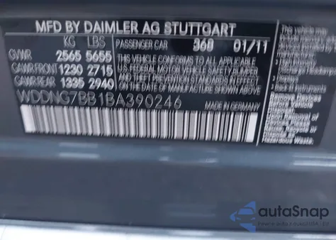 2011 Mercedes-Benz S 550 z USA, uszkodzony, nr VIN WDDNG7BB1BA390246